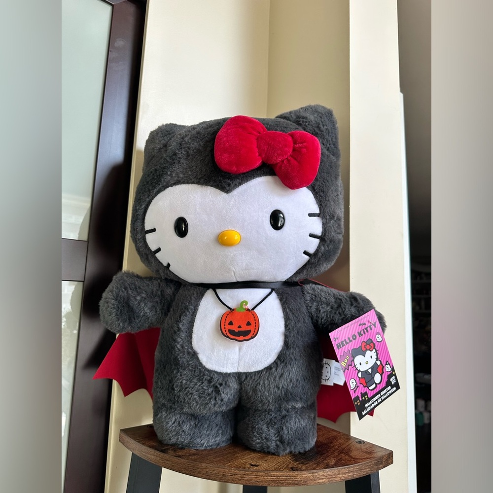 Hello Kitty Vampire Halloween Greeter - Picture 2 of 10